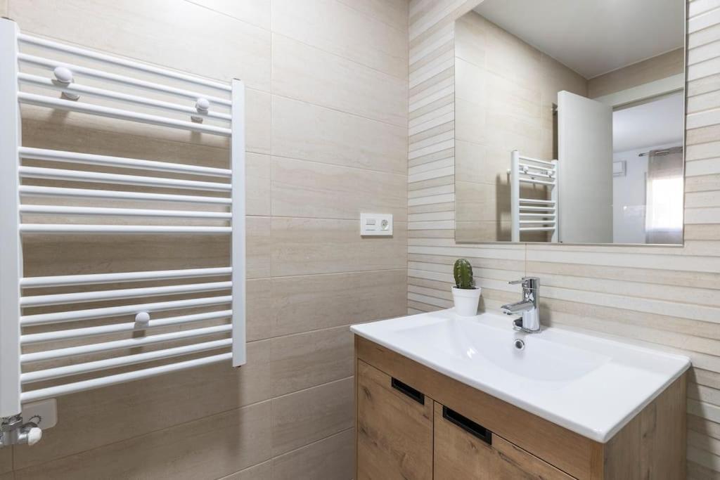 Neptuno Deluxe Apartment Гранада Екстериор снимка